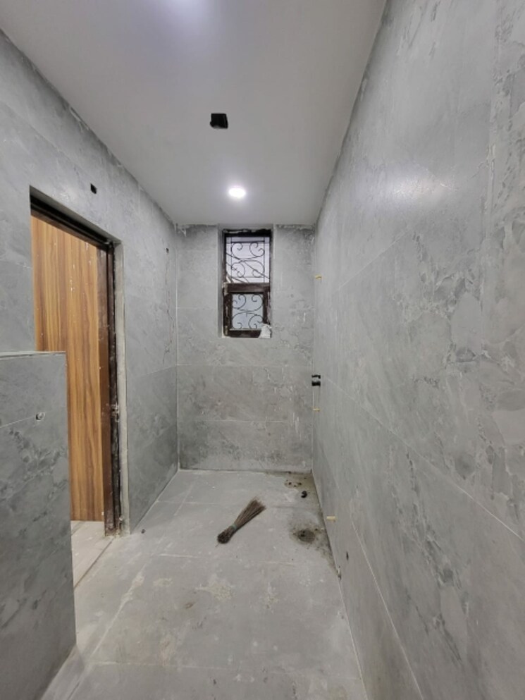 Bathroom, green fields colony 4 Bedroom 4500 Sq.Yd. Builder Floor In Green Fields Colony Faridabad 9678940