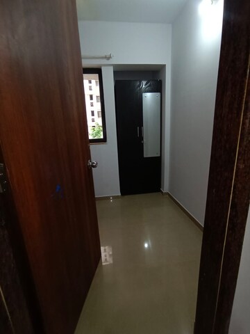 Room in 2.5 BHK Apartment at Lodha Lakeshore Greens, Dombivli East – for Rent