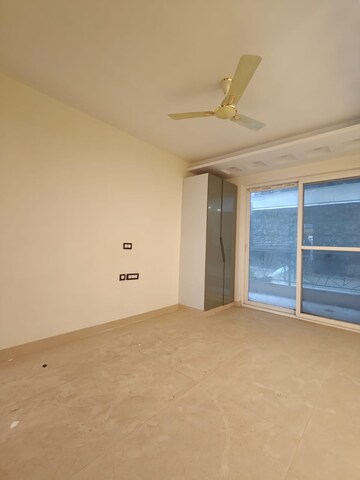 Room in 3 BHK Apartment at Aradhya Homes, Sector 67a – for Rent