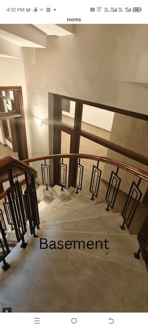 Staircase in 6+ BHK Villa at Dlf Phase I – for Rent