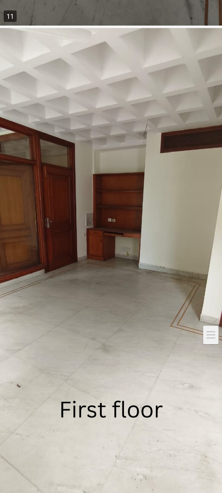 Room, dlf phase i 6+ Bedroom 500 Sq.Yd. Villa In Dlf Phase I Gurgaon 9679039