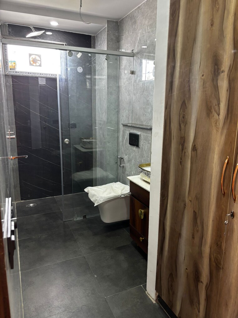 Attached Bathroom, sushant lok i 4 Bedroom 340 Sq.Yd. Builder Floor In Sushant Lok I Gurgaon 9679089