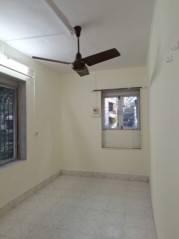 Room in 1 BHK Apartment at Mahim West – for Rent