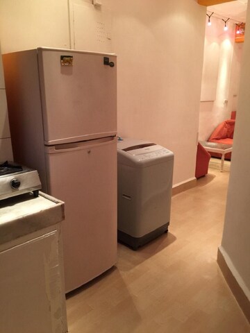 Furnished Amenities in 1 BHK Apartment at Bandra West – for Rent