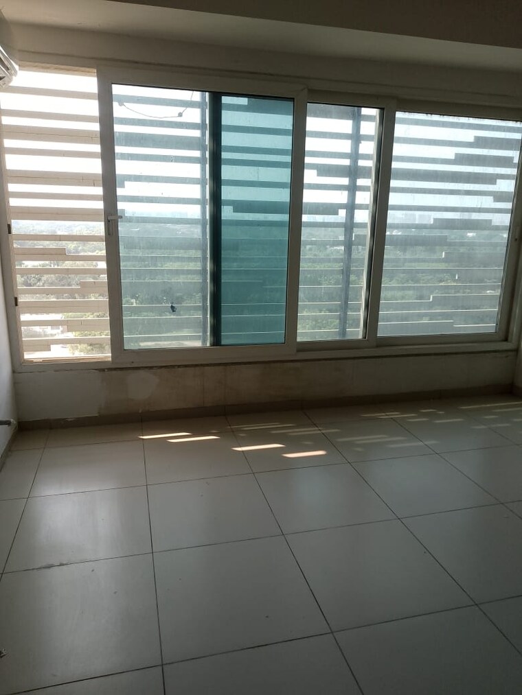 Room, elegance-earth-arise Commercial Office Space 1580 Sq.Ft. In Makarba Ahmedabad 9679133