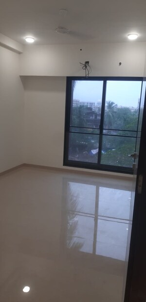 Room in 3 BHK Apartment at Rishabraj Blue Lotus, Khar West – for Rent