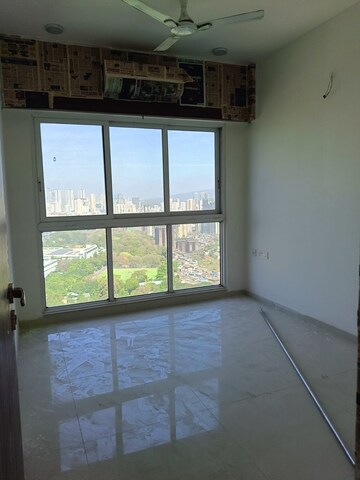 Room in 3 BHK Apartment at Malad East – for Rent