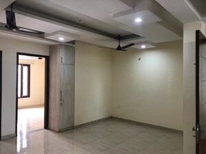 Room in 2 BHK Builder Floor at Ardee Mall, Sector 52 – for Rent