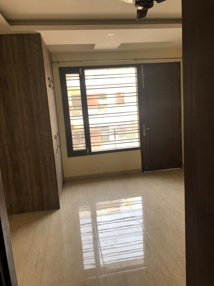 Room, ardee-mall 2 Bedroom 1520 Sq.Ft. Builder Floor In Sector 52 Gurgaon 9679583