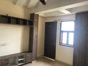 Room in 2 BHK Builder Floor at Ardee Mall, Sector 52 – for Rent