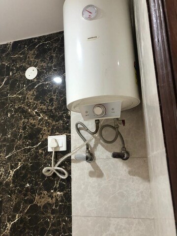 Balcony in 2 BHK Builder Floor at Ardee Mall, Sector 52 – for Rent