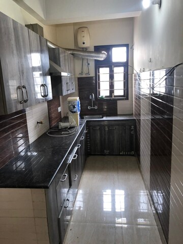 Kitchen in 2 BHK Builder Floor at Ardee Mall, Sector 52 – for Rent