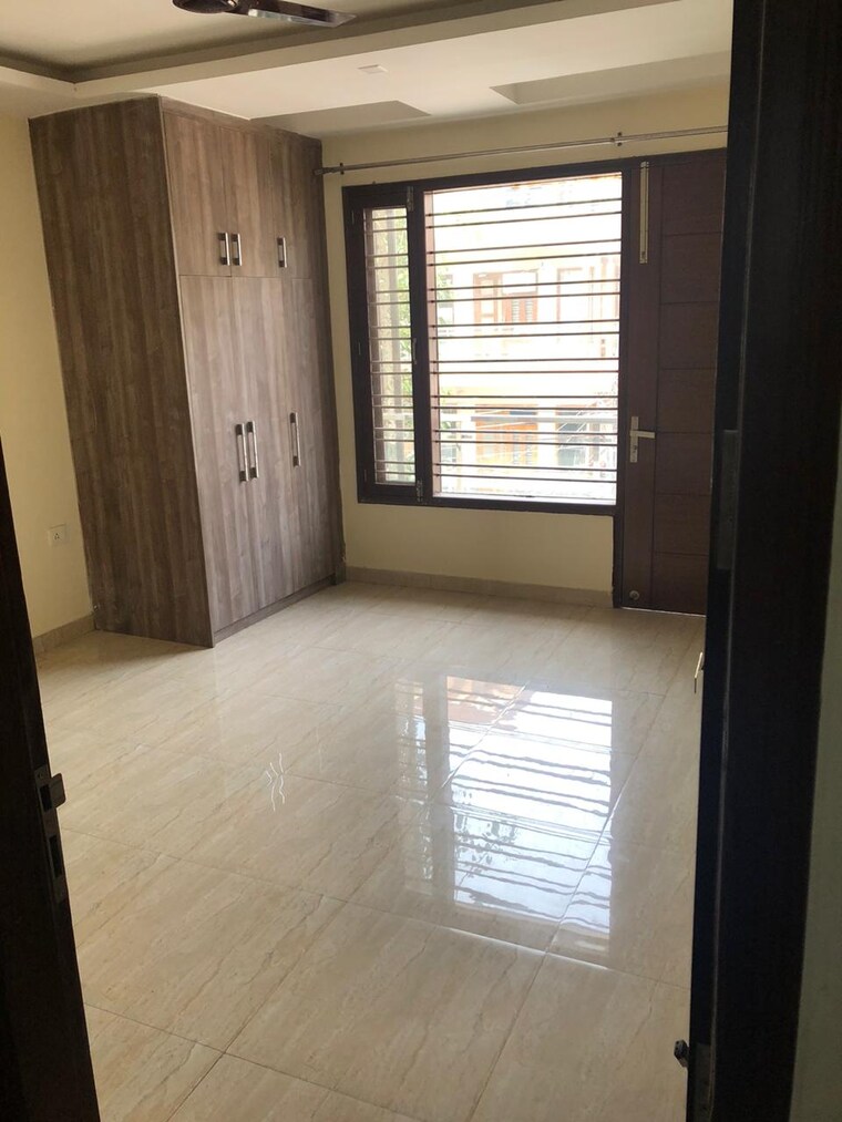 Room, ardee-mall 2 Bedroom 1520 Sq.Ft. Builder Floor In Sector 52 Gurgaon 9679583