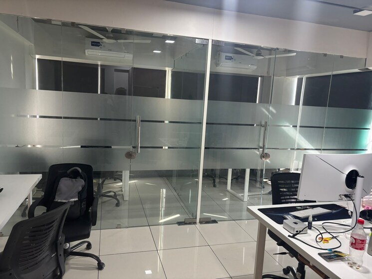 Team Area, shivam-trade-center Commercial Office Space 835 Sq.Ft. In Ambli Ahmedabad 9679440