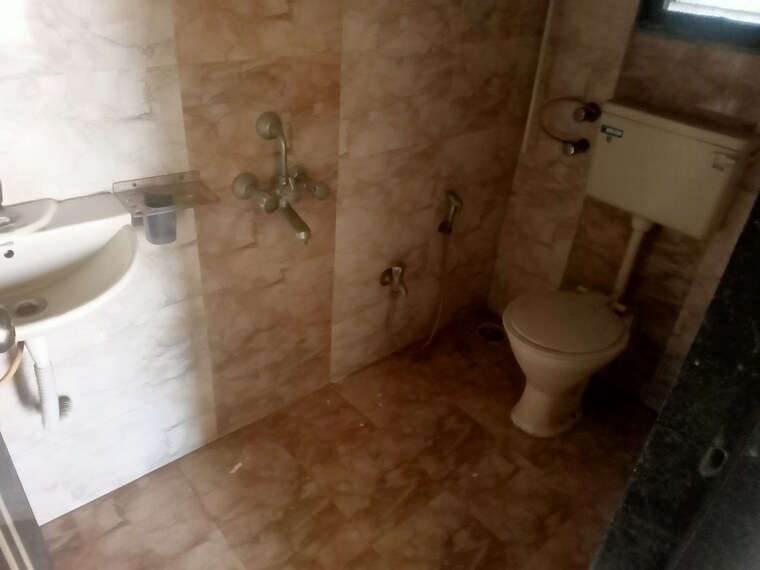 Bathroom, deewpmala-neeljeet-ekdanta 2 Bedroom 1200 Sq.Ft. Apartment In Taloja Navi Mumbai 9679577