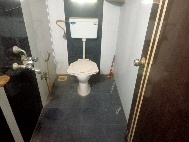 Bathroom, deewpmala-neeljeet-ekdanta 2 Bedroom 1200 Sq.Ft. Apartment In Taloja Navi Mumbai 9679577