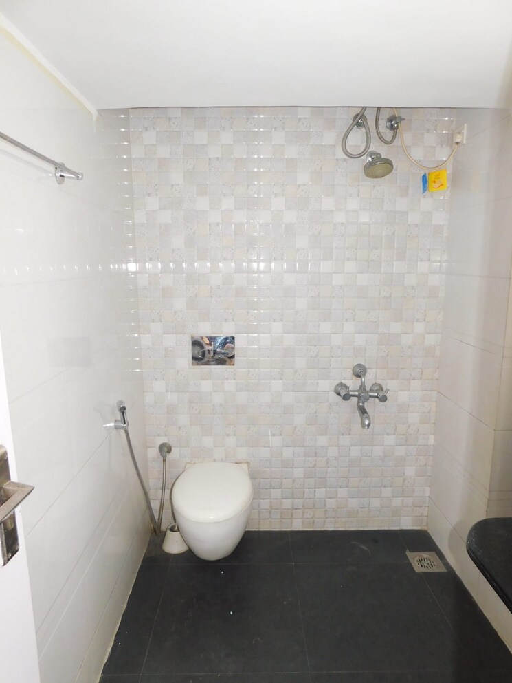 Bathroom, hiranandani-gardens-silver-oak 2 Bedroom 1087 Sq.Ft. Apartment In Powai Mumbai 9679515