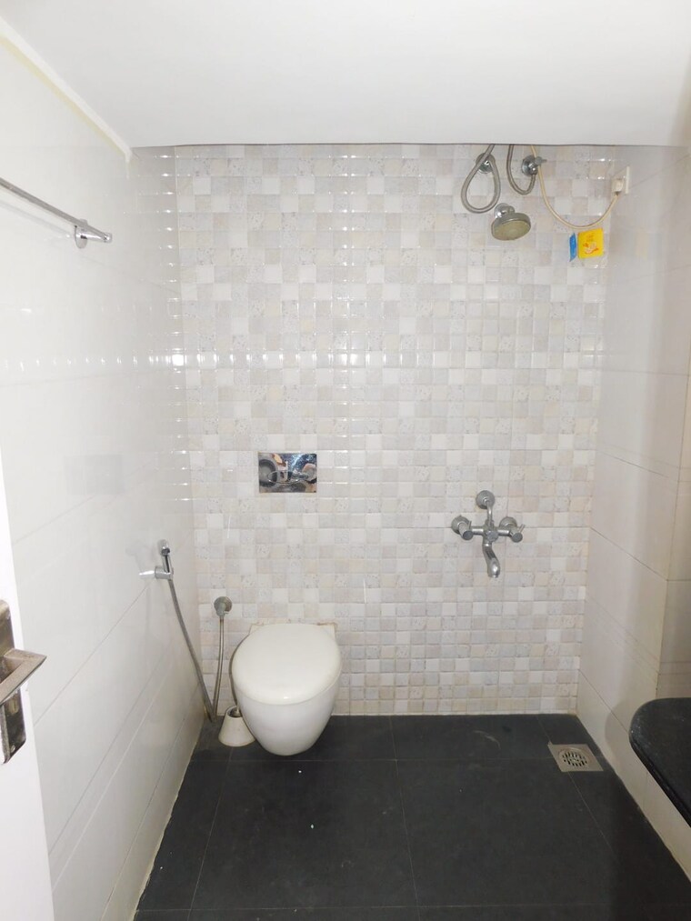 Bathroom, hiranandani-gardens-silver-oak 2 Bedroom 1087 Sq.Ft. Apartment In Powai Mumbai 9679515
