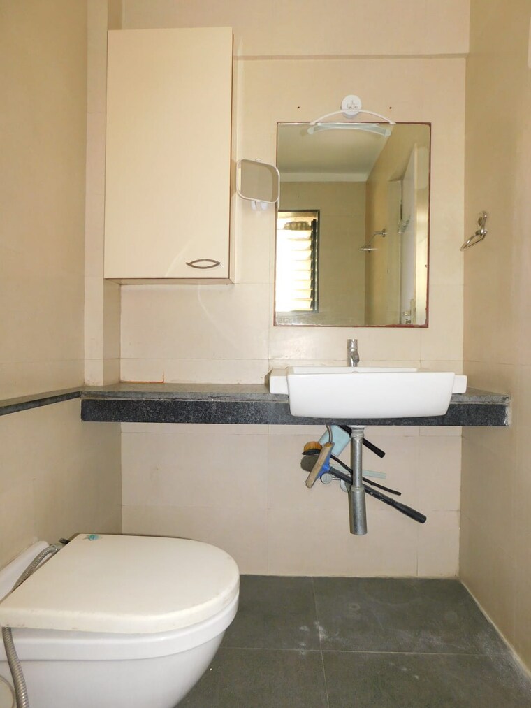 Bathroom, hiranandani-gardens-silver-oak 2 Bedroom 1087 Sq.Ft. Apartment In Powai Mumbai 9679515