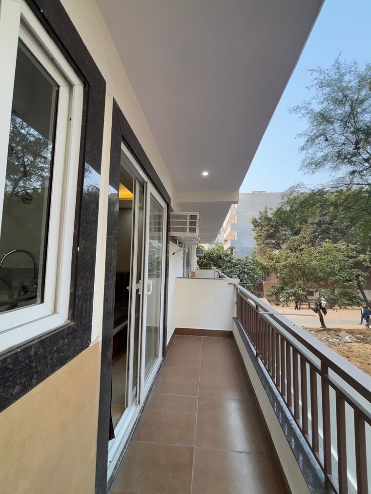 Balcony, dlf-city-phase-iii 1.5 Bedroom 1100 Sq.Ft. Builder Floor In Sector 24 Gurgaon 9679575