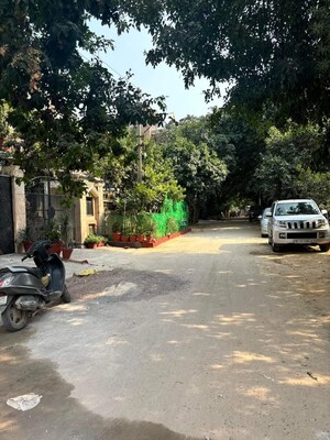 Parking in 1.5 BHK Builder Floor at DLF City Phase III, Sector 24 – for Rent