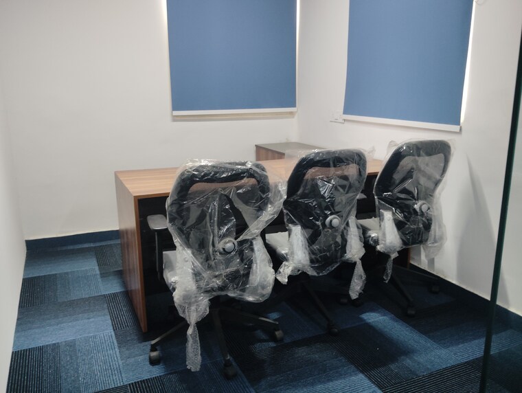 Team Area, cdr-complex Commercial Office Space 2000 Sq.Ft. In Sector 15 Noida 9679641