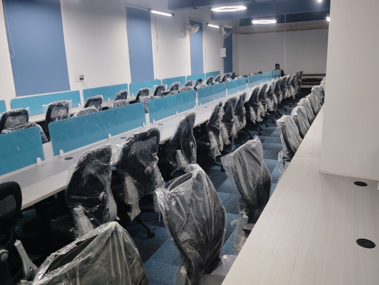 Team Area, cdr-complex Commercial Office Space 2000 Sq.Ft. In Sector 15 Noida 9679641