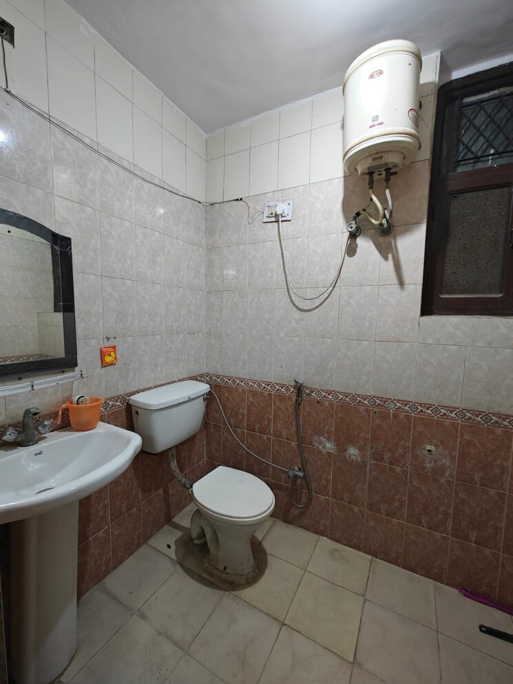 Bathroom, ardee-city 4 Bedroom 2160 Sq.Ft. Apartment In Sector 52 Gurgaon 9679723
