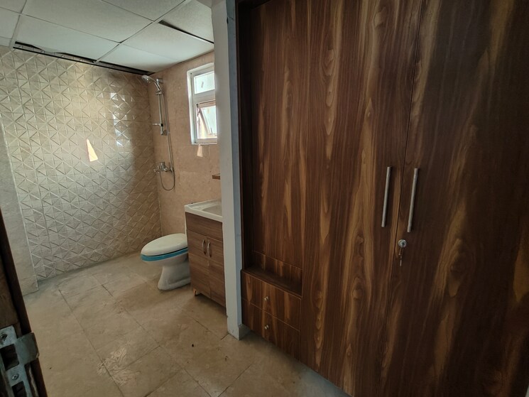 Bathroom, tulip-yellow 3 Bedroom 1704 Sq.Ft. Apartment In Sector 69 Gurgaon 9679788