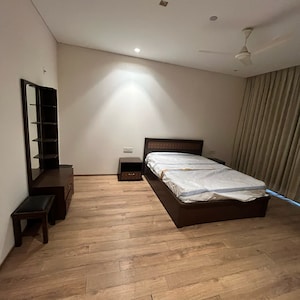 Room in 4 BHK Apartment at Panchshil One North, Magarpatta Road – for Sale