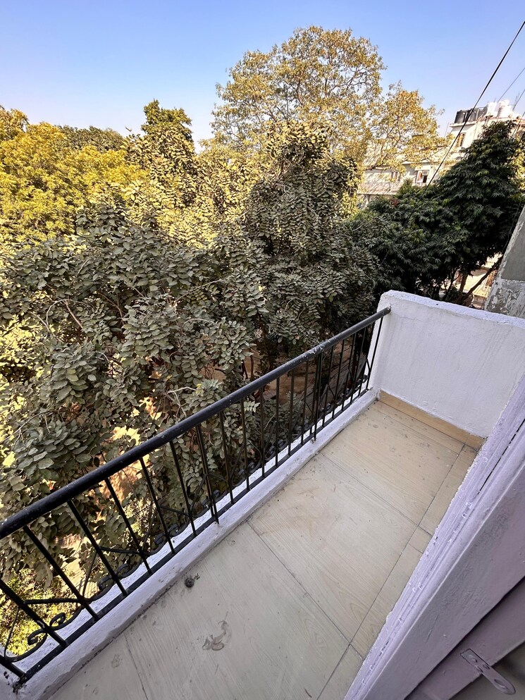 Balcony, lajpat nagar i 2 Bedroom 900 Sq.Ft. Builder Floor In Lajpat Nagar I Delhi 9679795