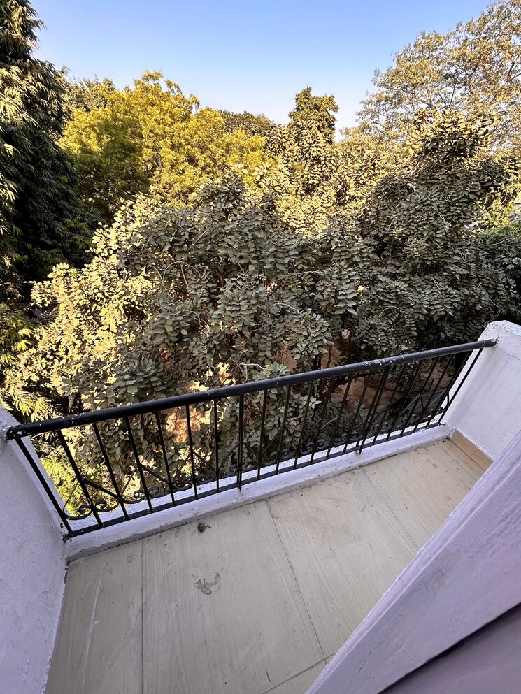 Balcony, lajpat nagar i 2 Bedroom 900 Sq.Ft. Builder Floor In Lajpat Nagar I Delhi 9679795