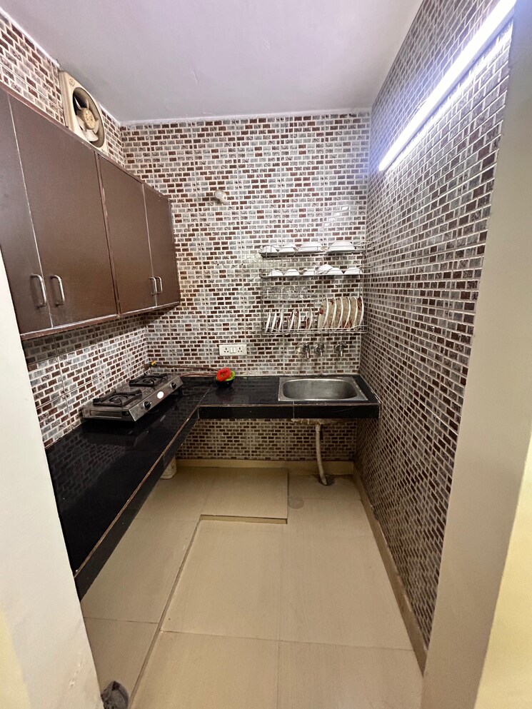Kitchen, lajpat nagar i 2 Bedroom 900 Sq.Ft. Builder Floor In Lajpat Nagar I Delhi 9679795