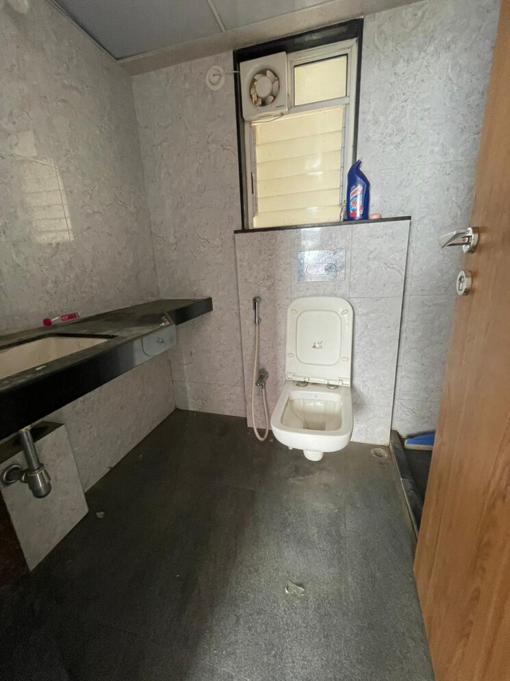 Bathroom, mantra-mirari 3.5 Bedroom 1560 Sq.Ft. Apartment In Koregaon Park Pune 9680000