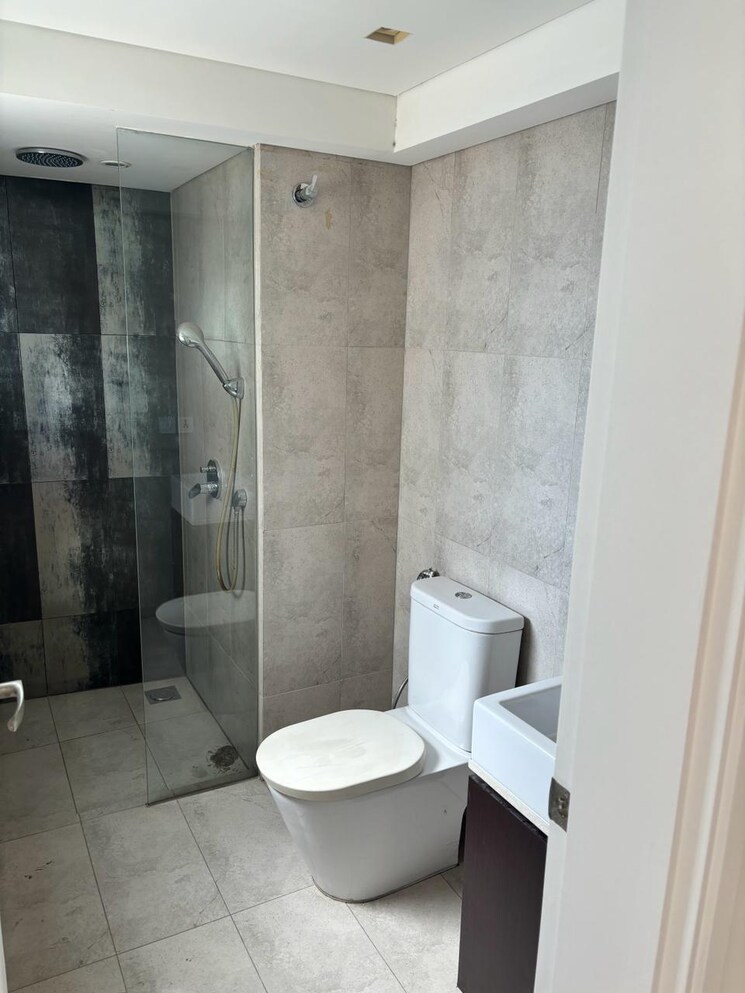 Bathroom, mantra-mirari 3.5 Bedroom 1560 Sq.Ft. Apartment In Koregaon Park Pune 9680000