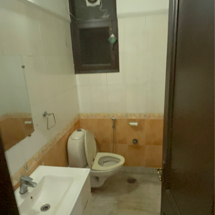 Bathroom, rwa-apartments-sector-61 6+ Bedroom 1850 Sq.Ft. Builder Floor In Sector 61 Noida 9680065