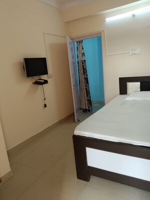 Room in 3 BHK Apartment at Boring Road – for Rent