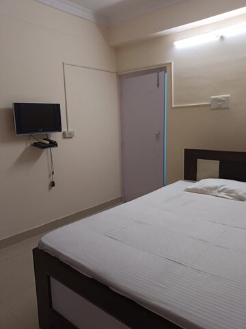 Room in 3 BHK Apartment at Boring Road – for Rent