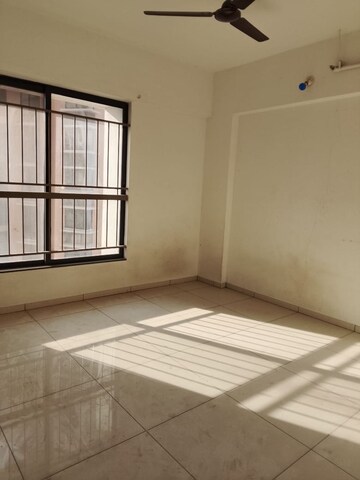 Room in 2 BHK Apartment at Pride World City Kingsbury, Charholi Budruk – for Rent