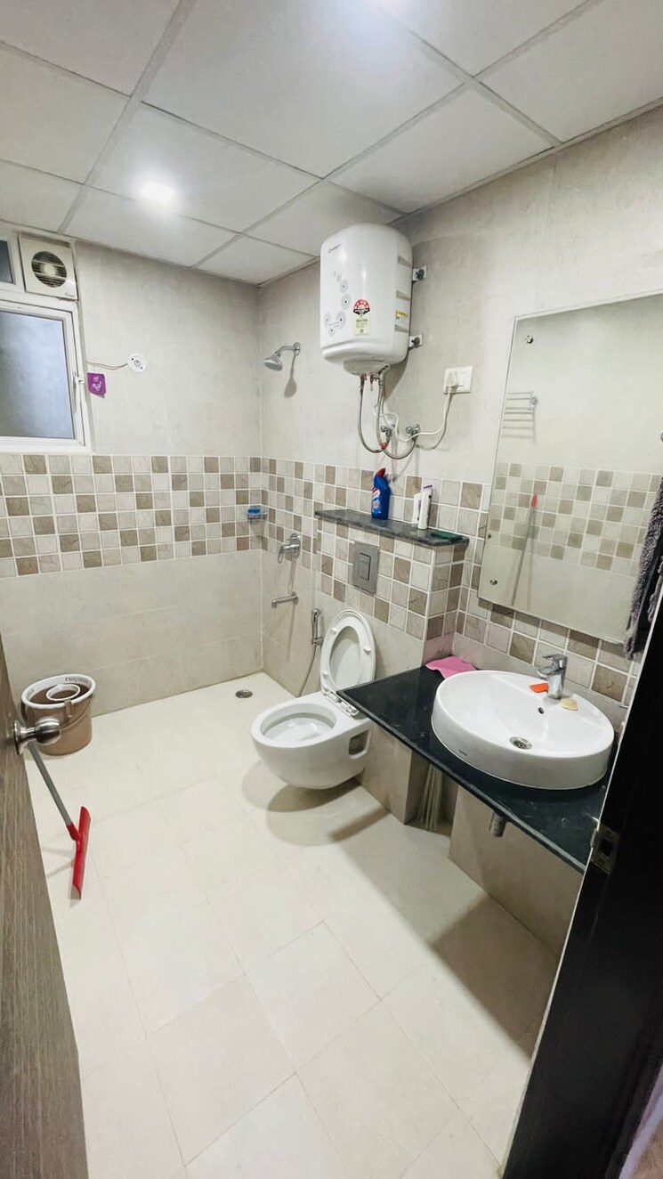 Attached Bathroom, vineet khand Pg For Boys & Girls In Vineet Khand 9680179
