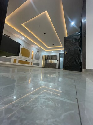 Room in 4 BHK Builder Floor at Sector 85 – for Sale