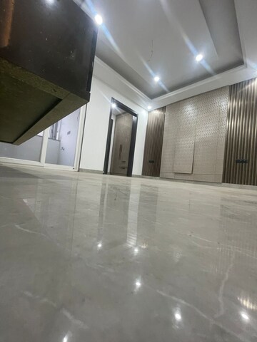 Room in 4 BHK Builder Floor at Sector 85 – for Sale