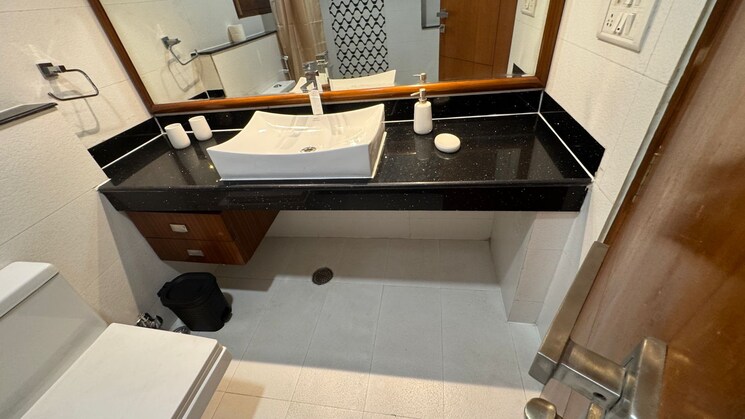 Attached Bathroom, malcha marg 3 Bedroom 3600 Sq.Ft. Builder Floor In Malcha Marg Delhi 9680290