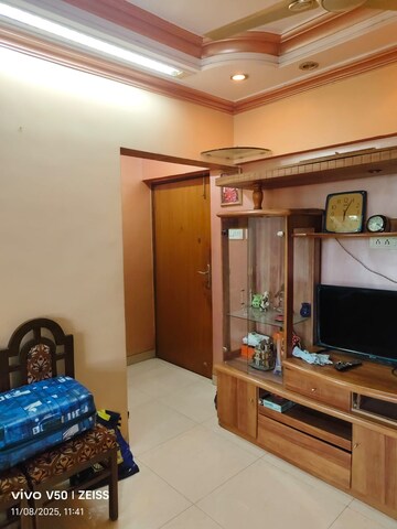 Room in 1 BHK Apartment at Satellite Garden, Goregaon East – for Rent