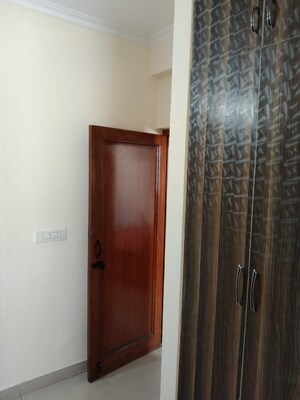 Furnished Amenities in 2 BHK Apartment at Penta Homes, Vip Road – for Rent