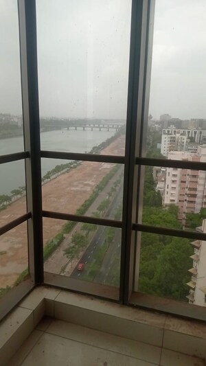  Office Space For Rent in Ashram Road