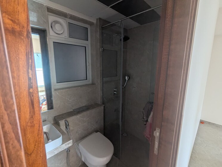 Bathroom, l-t-emerald-isle 4 Bedroom 1652 Sq.Ft. Apartment In Powai Mumbai 9680424