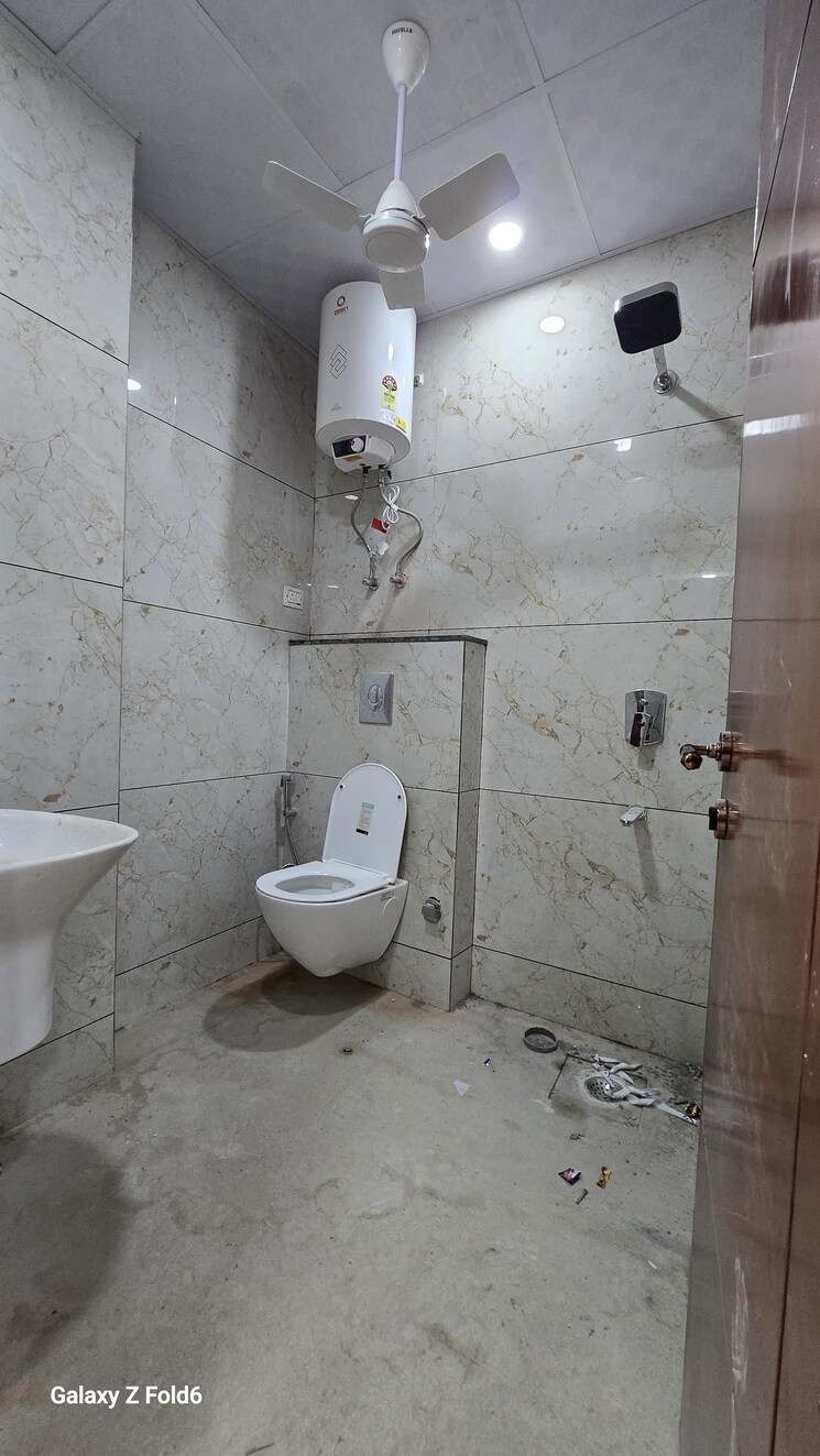 Bathroom, risland-sky-mansion 3 Bedroom 1300 Sq.Ft. Builder Floor In Chattarpur Delhi 9680676