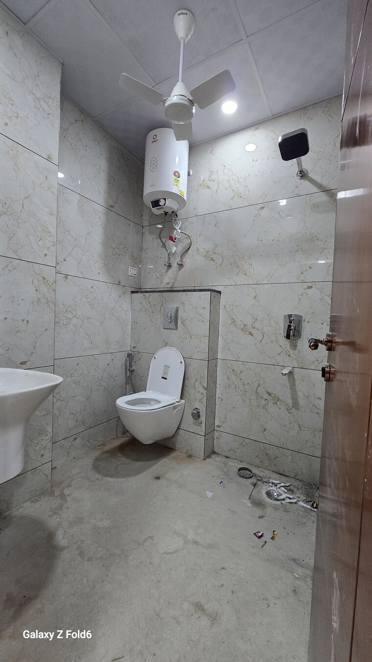 Bathroom, risland-sky-mansion 3 Bedroom 1300 Sq.Ft. Builder Floor In Chattarpur Delhi 9680676