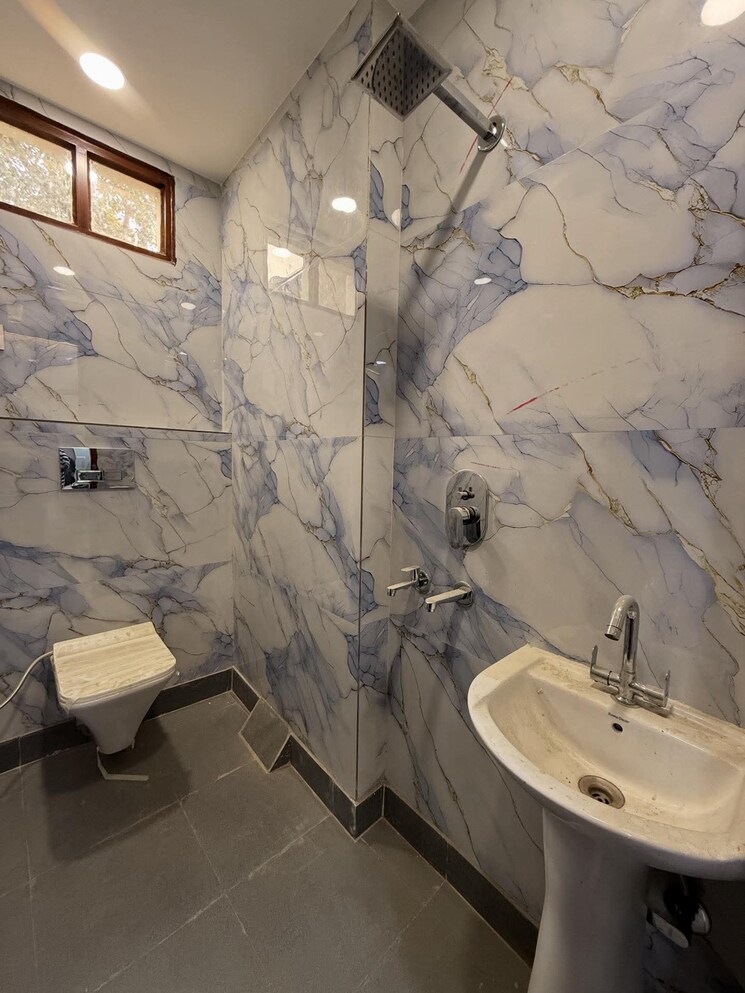 Bathroom, sa-homes-i 2.5 Bedroom 546 Sq.Ft. Builder Floor In Uttam Nagar Delhi 9680569